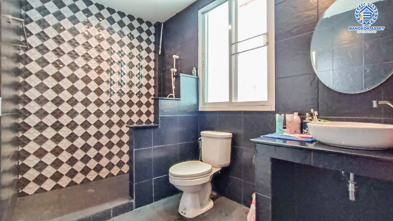 *****ทาวน์เฮ้าส์มือสอง 3 ชั้น ซอยสมเด็จพระเจ้าตากสิน5 เนื้อที่ 22 ตร.ว. ฟังก์ชัน 4 ห้องนอน 3 ห้องน้ำ 1 ที่จอดรถ แถมฟรี!!  เครื่องปรับอากาศ 3 เครื่อง, เครื่องทำน้ำอุ่น 2 เครื่อง ทำเลดี เดินทางสะดวก เชื่อมต่อ ถ.กรุงธนบุรี, ถ.สมเด็จพระเจ้าตากสิน, ถ.เจริญรัถ ใกล้ไอคอน สยาม และ รถไฟฟ้าสายสีเขียว "สถานีวงเวียนใหญ่"